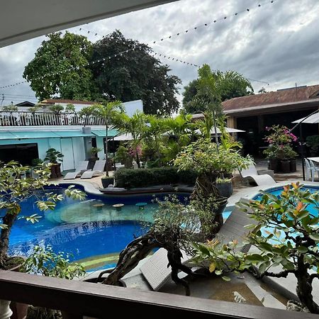 Vincent Resort Hotel Angeles Buitenkant foto