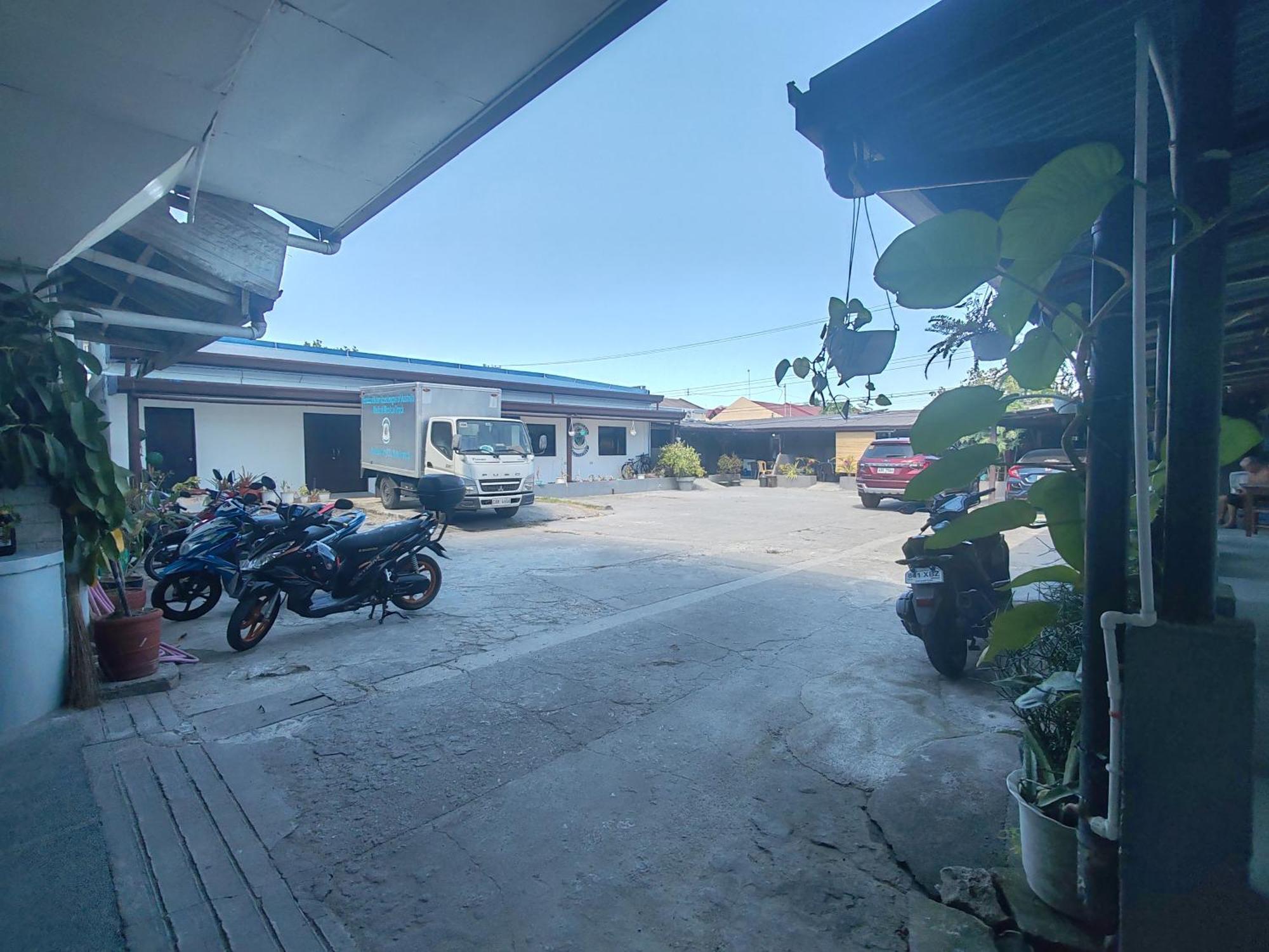 Vincent Resort Hotel Angeles Buitenkant foto