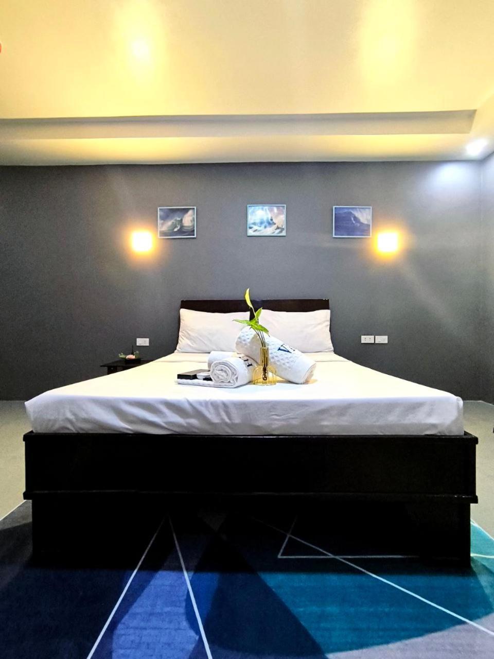 Vincent Resort Hotel Angeles Buitenkant foto