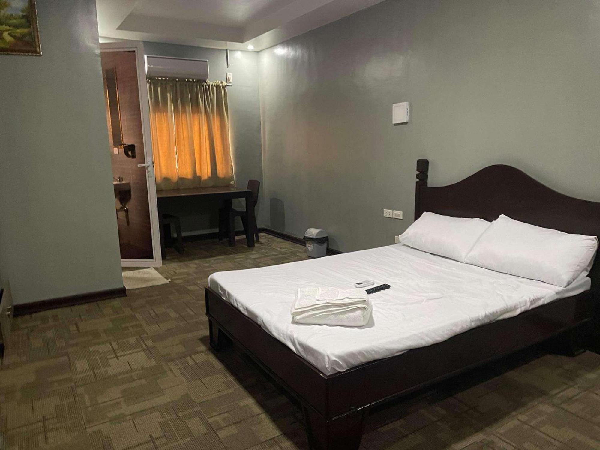 Vincent Resort Hotel Angeles Buitenkant foto