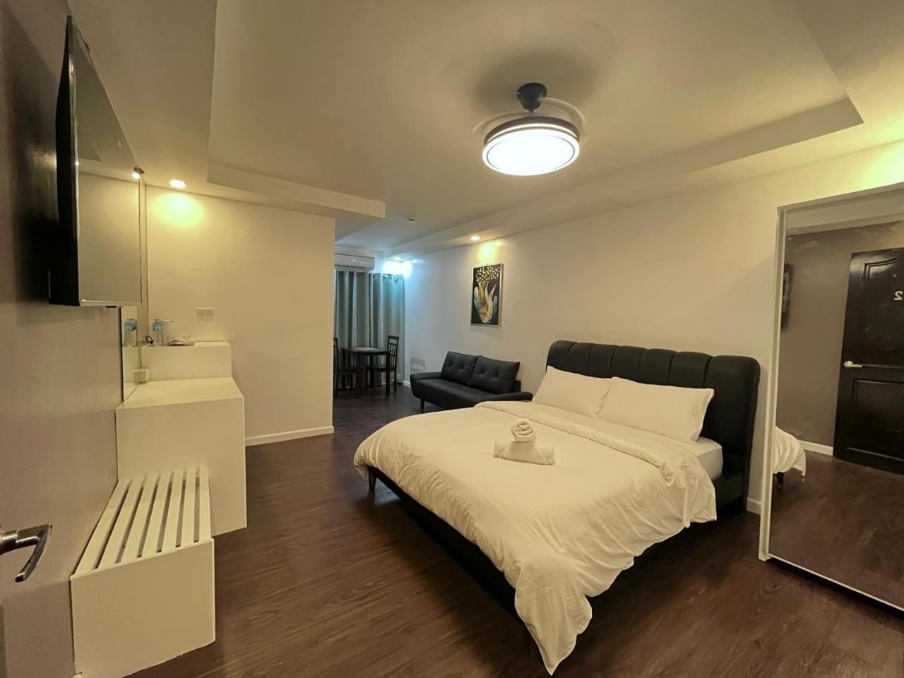 Vincent Resort Hotel Angeles Buitenkant foto