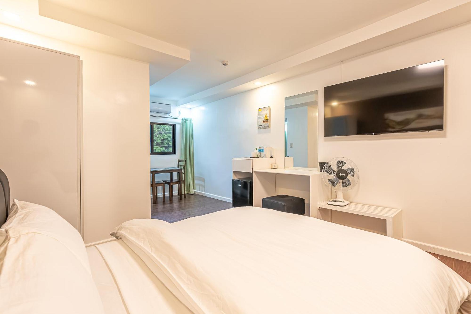Vincent Resort Hotel Angeles Buitenkant foto