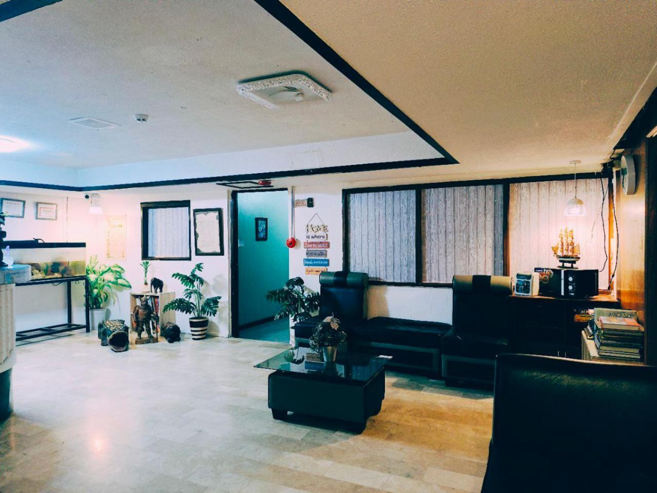 Vincent Resort Hotel Angeles Buitenkant foto