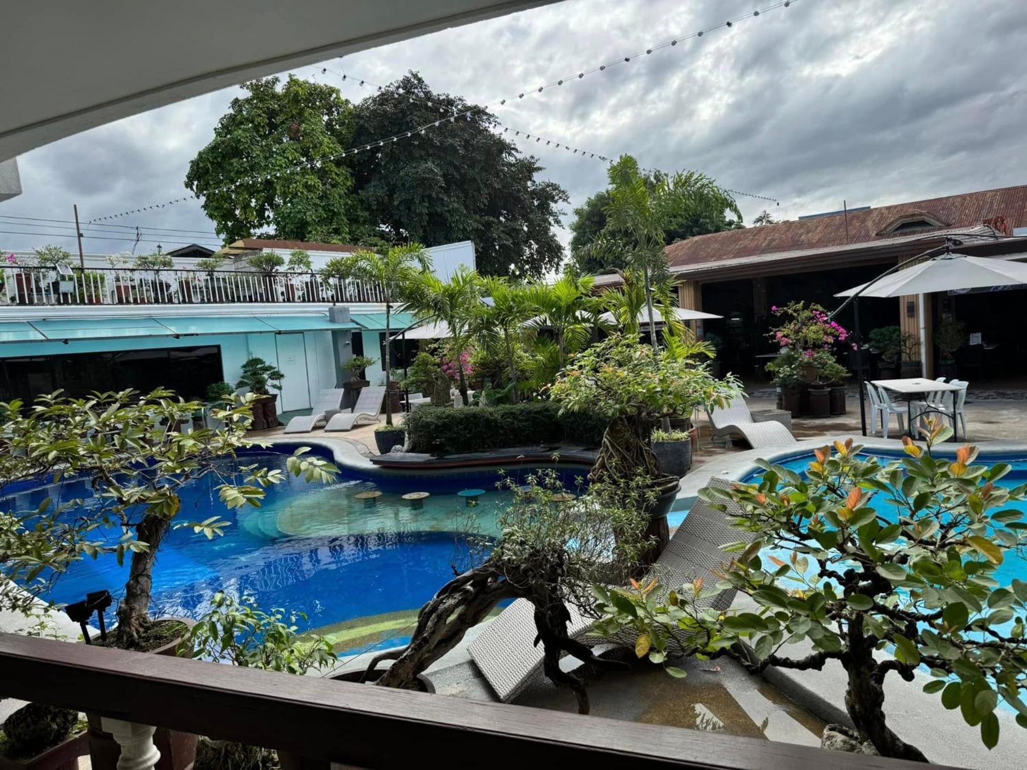 Vincent Resort Hotel Angeles Buitenkant foto